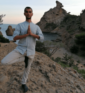 Avis des élèves du professeur de yoga diplômé.